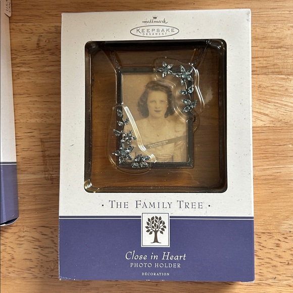 Hallmark Family Tree Photo Frame Set - Bronze and Silver - Picture 2 of 11